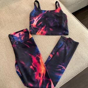 Old Navy Powersoft high-rise “Pink Swirl” leggings size medium.